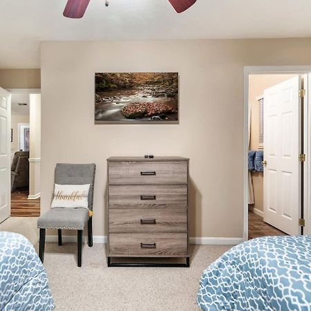 1 Mile To Pkwy, Pets, Hot Tub, Creekside, Porch Villa Pigeon Forge Exteriör bild