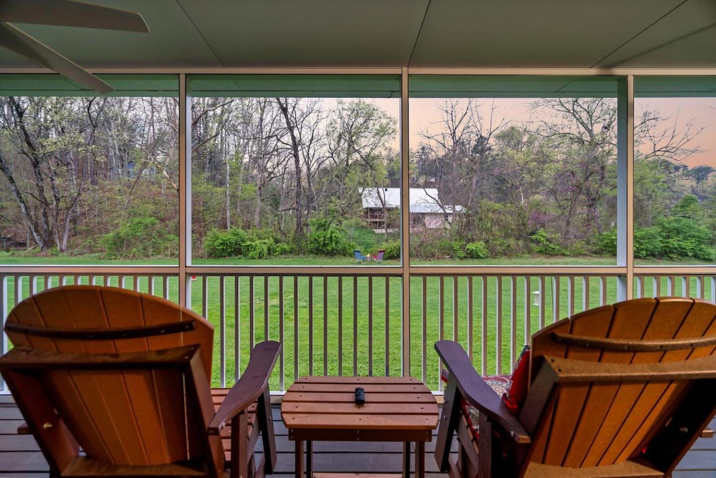 1 Mile To Pkwy, Pets, Hot Tub, Creekside, Porch Villa Pigeon Forge Exteriör bild