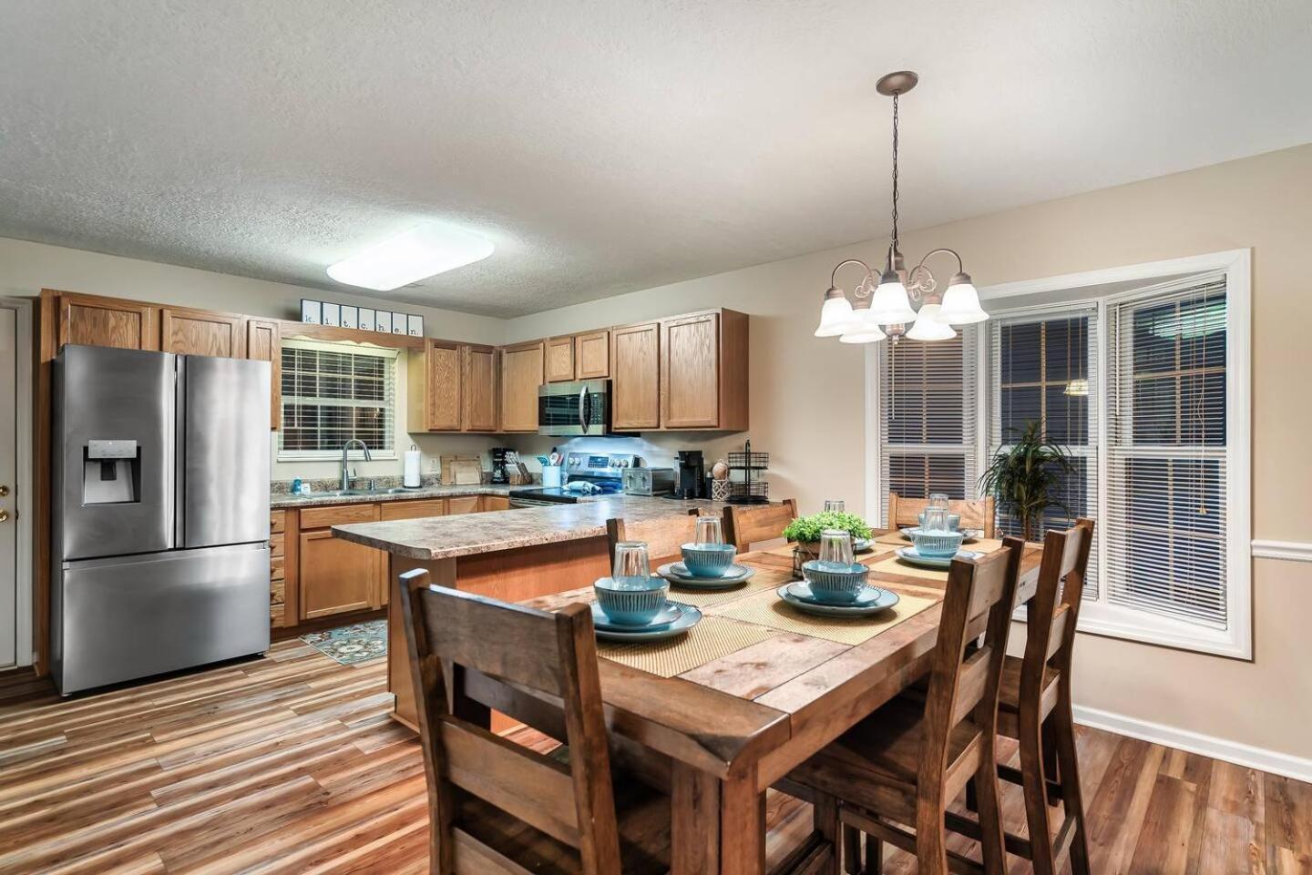 1 Mile To Pkwy, Pets, Hot Tub, Creekside, Porch Villa Pigeon Forge Exteriör bild