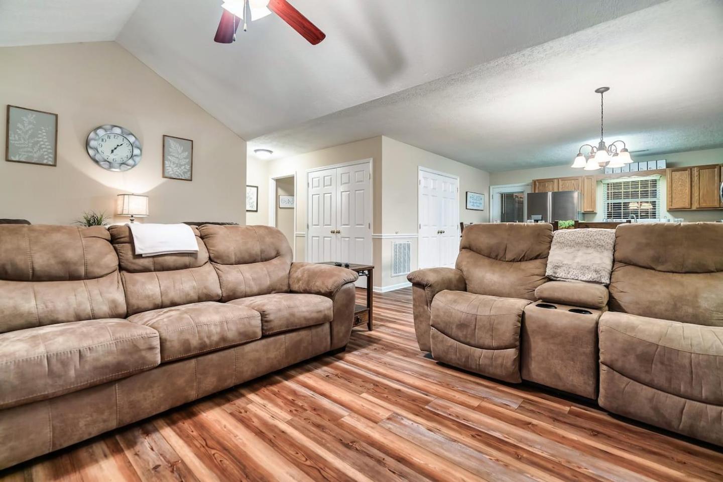 1 Mile To Pkwy, Pets, Hot Tub, Creekside, Porch Villa Pigeon Forge Exteriör bild