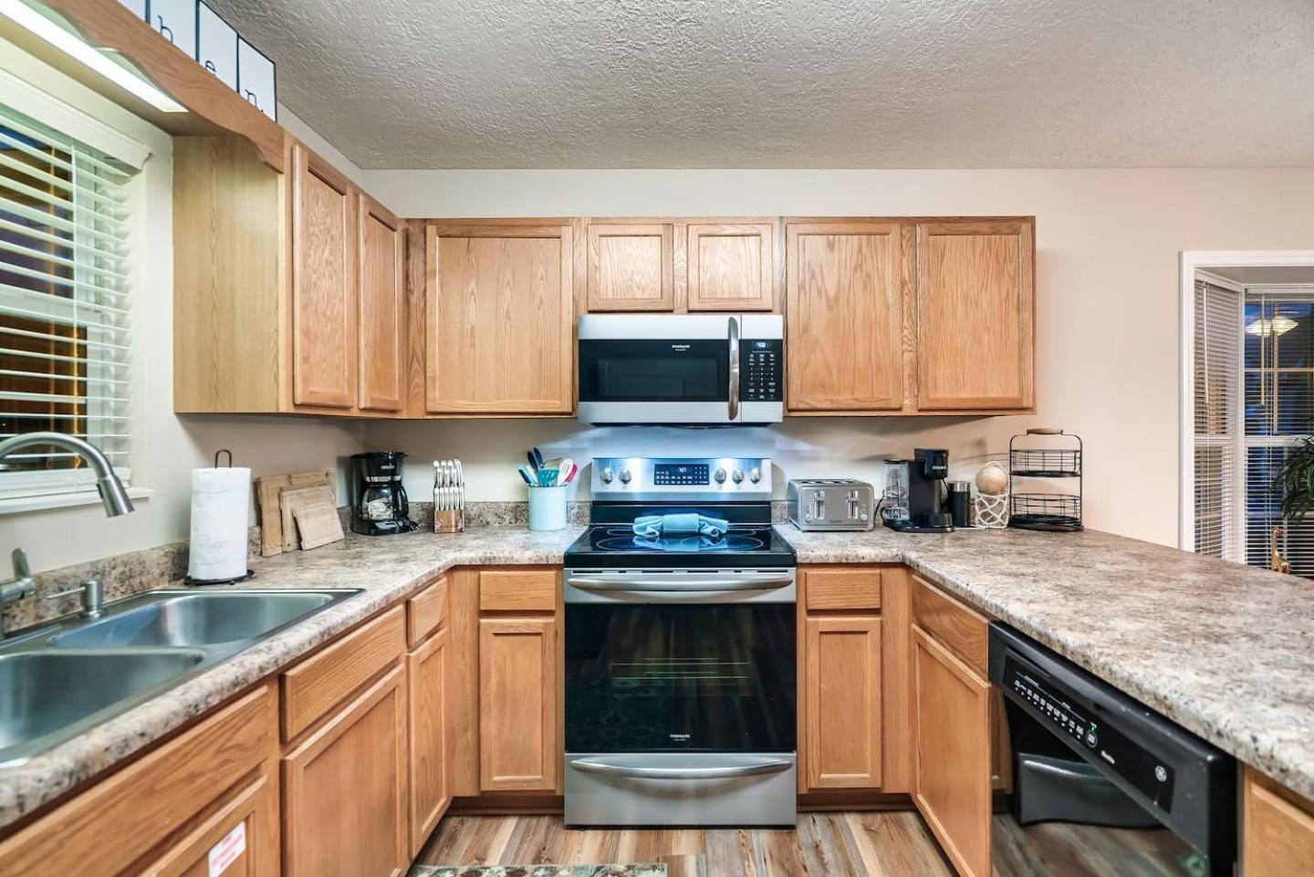 1 Mile To Pkwy, Pets, Hot Tub, Creekside, Porch Villa Pigeon Forge Exteriör bild