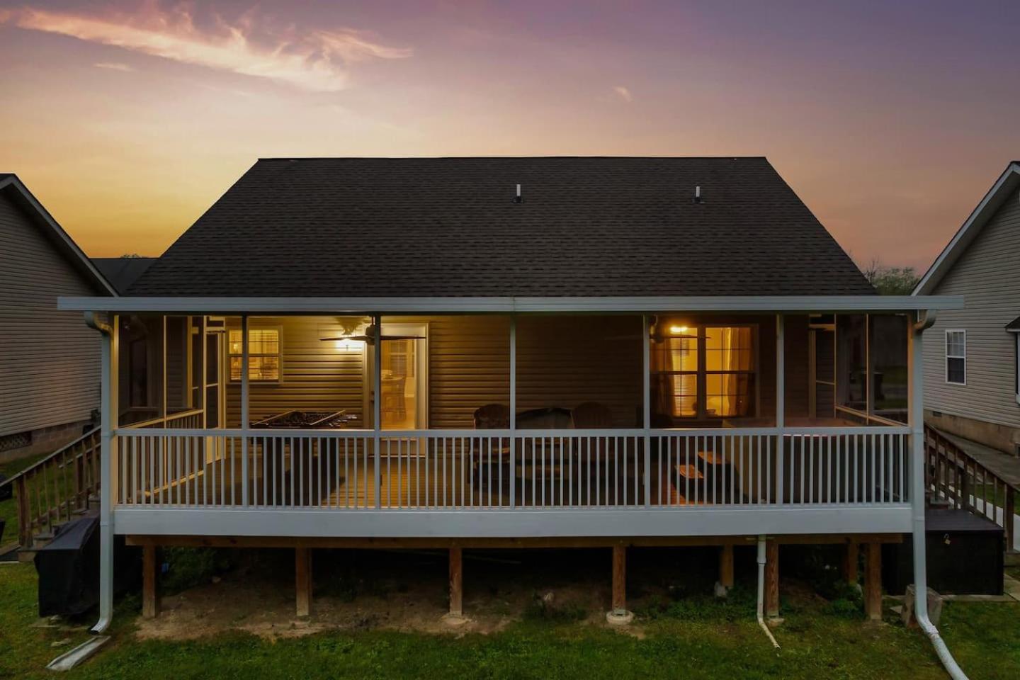 1 Mile To Pkwy, Pets, Hot Tub, Creekside, Porch Villa Pigeon Forge Exteriör bild