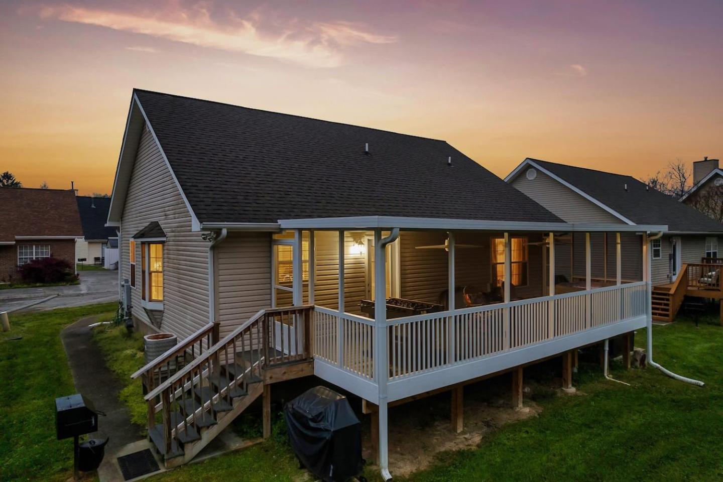 1 Mile To Pkwy, Pets, Hot Tub, Creekside, Porch Villa Pigeon Forge Exteriör bild