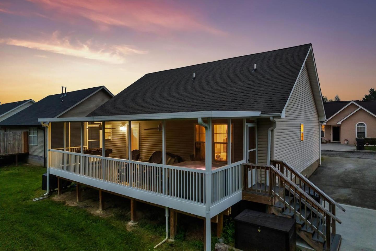 1 Mile To Pkwy, Pets, Hot Tub, Creekside, Porch Villa Pigeon Forge Exteriör bild
