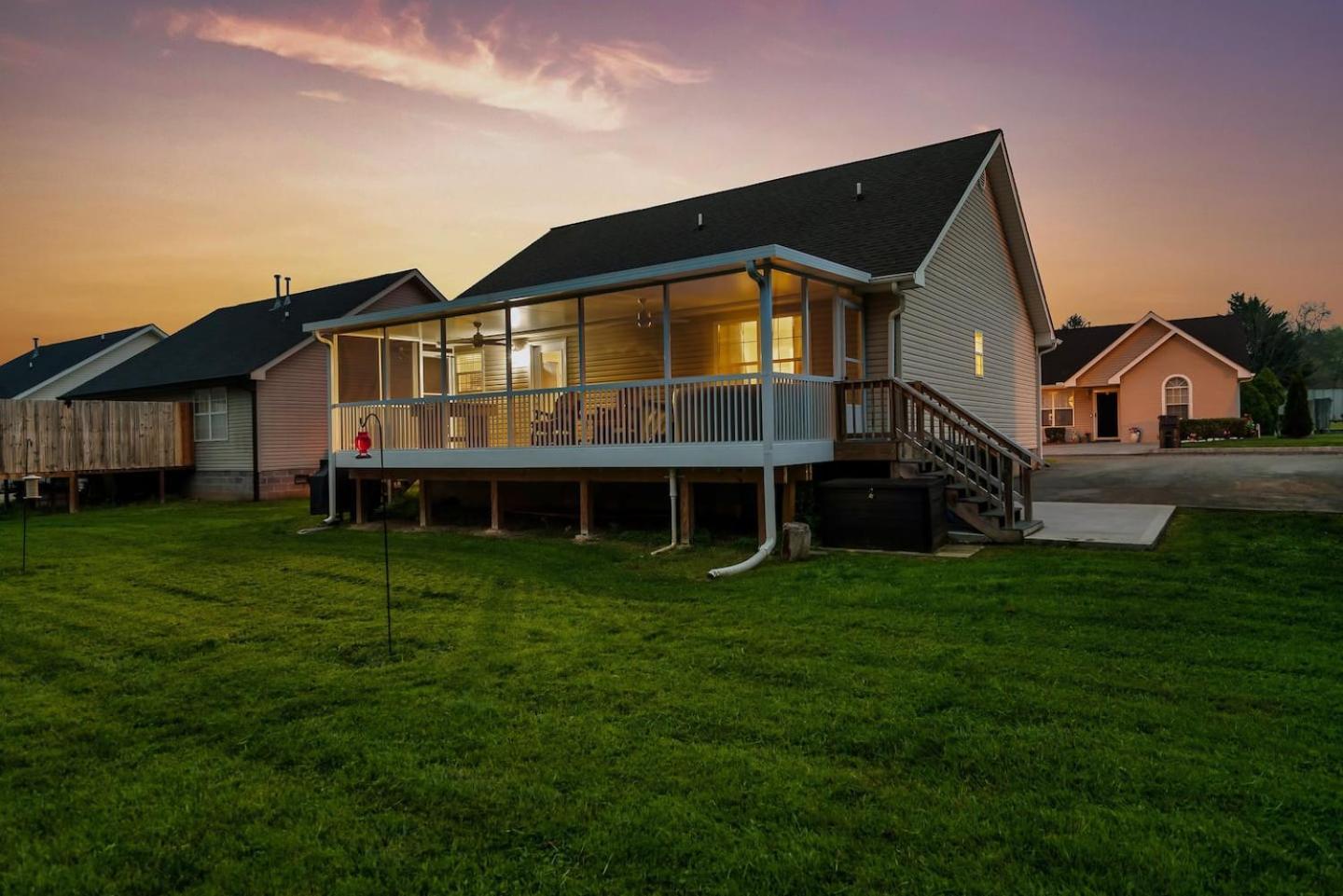 1 Mile To Pkwy, Pets, Hot Tub, Creekside, Porch Villa Pigeon Forge Exteriör bild