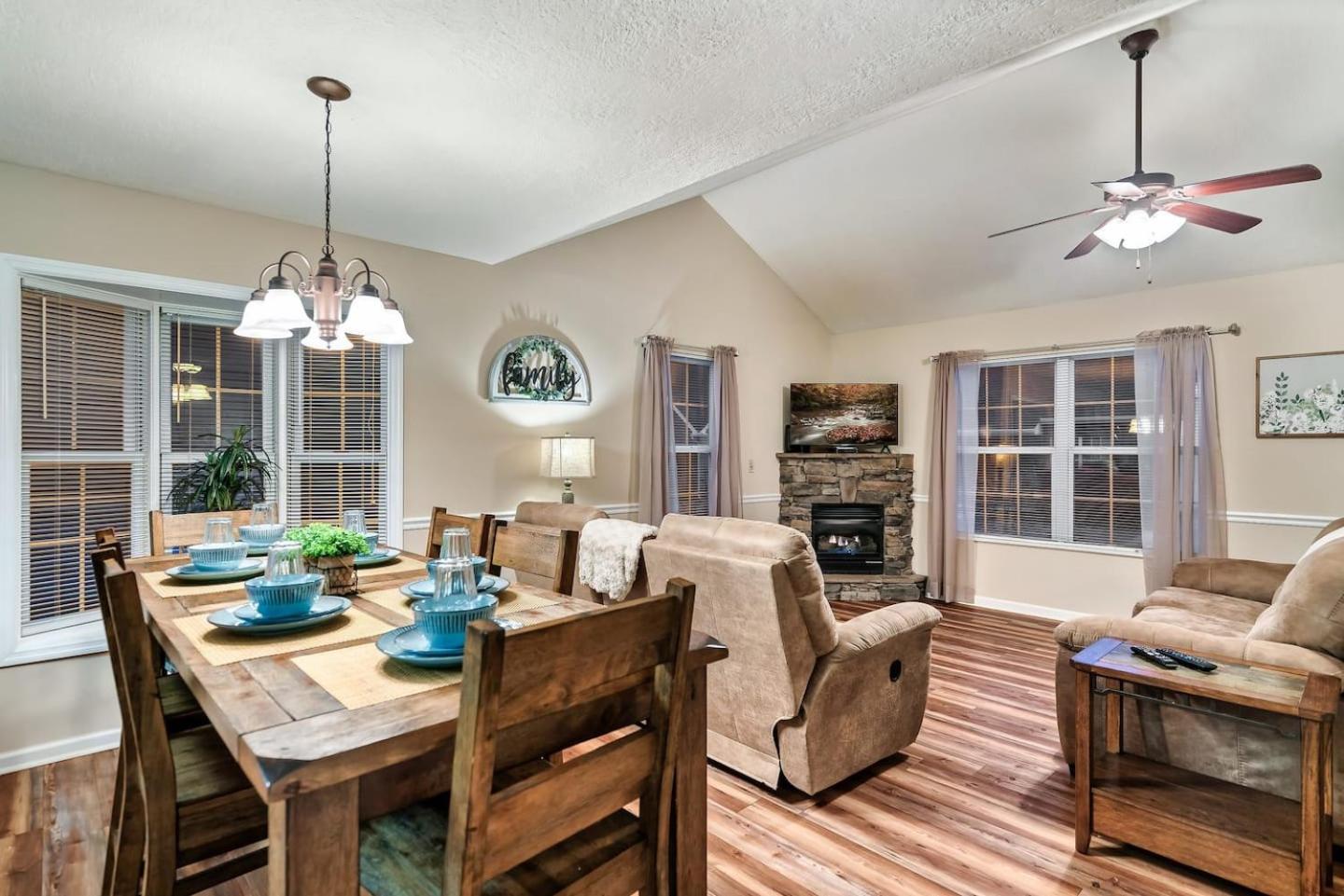 1 Mile To Pkwy, Pets, Hot Tub, Creekside, Porch Villa Pigeon Forge Exteriör bild