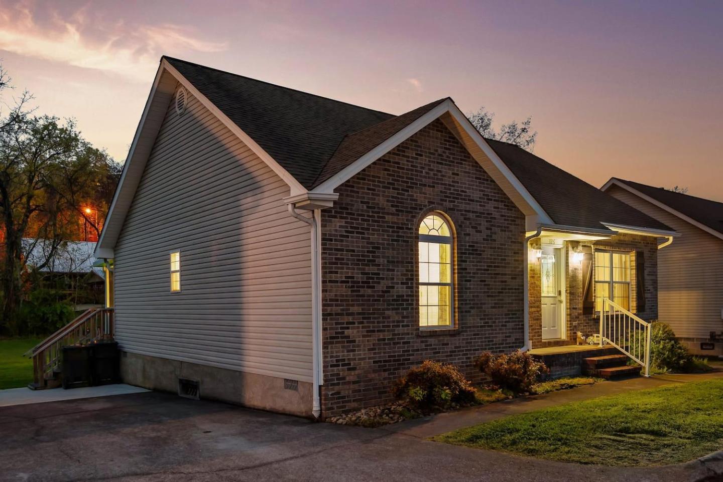 1 Mile To Pkwy, Pets, Hot Tub, Creekside, Porch Villa Pigeon Forge Exteriör bild