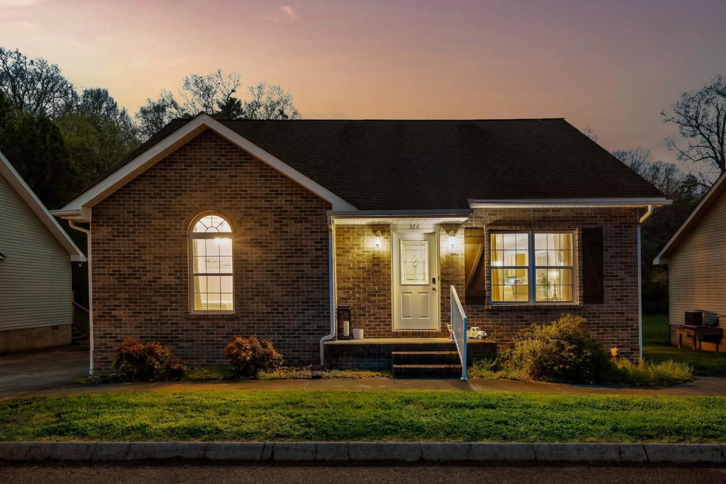 1 Mile To Pkwy, Pets, Hot Tub, Creekside, Porch Villa Pigeon Forge Exteriör bild